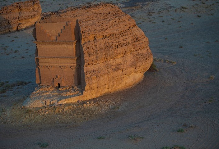 استعراض التراث الجيولوجي الثري لمحافظة العلا  بطائرات الهليكوبتر 